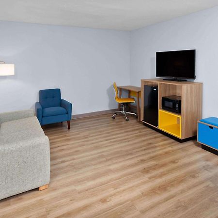 Days Inn & Suites By Wyndham Siler City Экстерьер фото