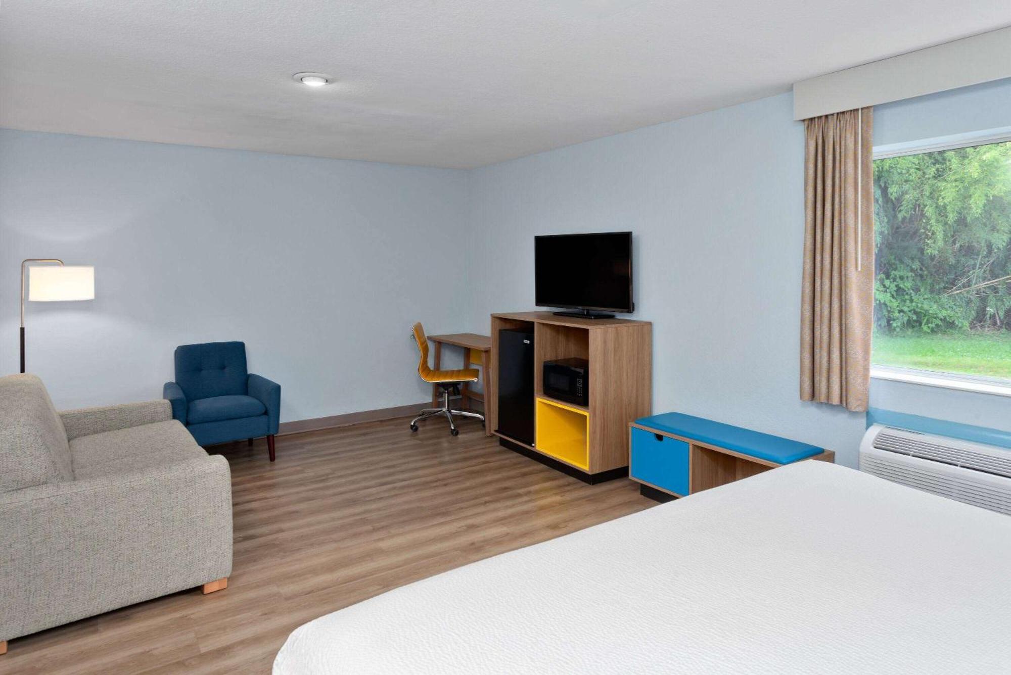Days Inn & Suites By Wyndham Siler City Экстерьер фото