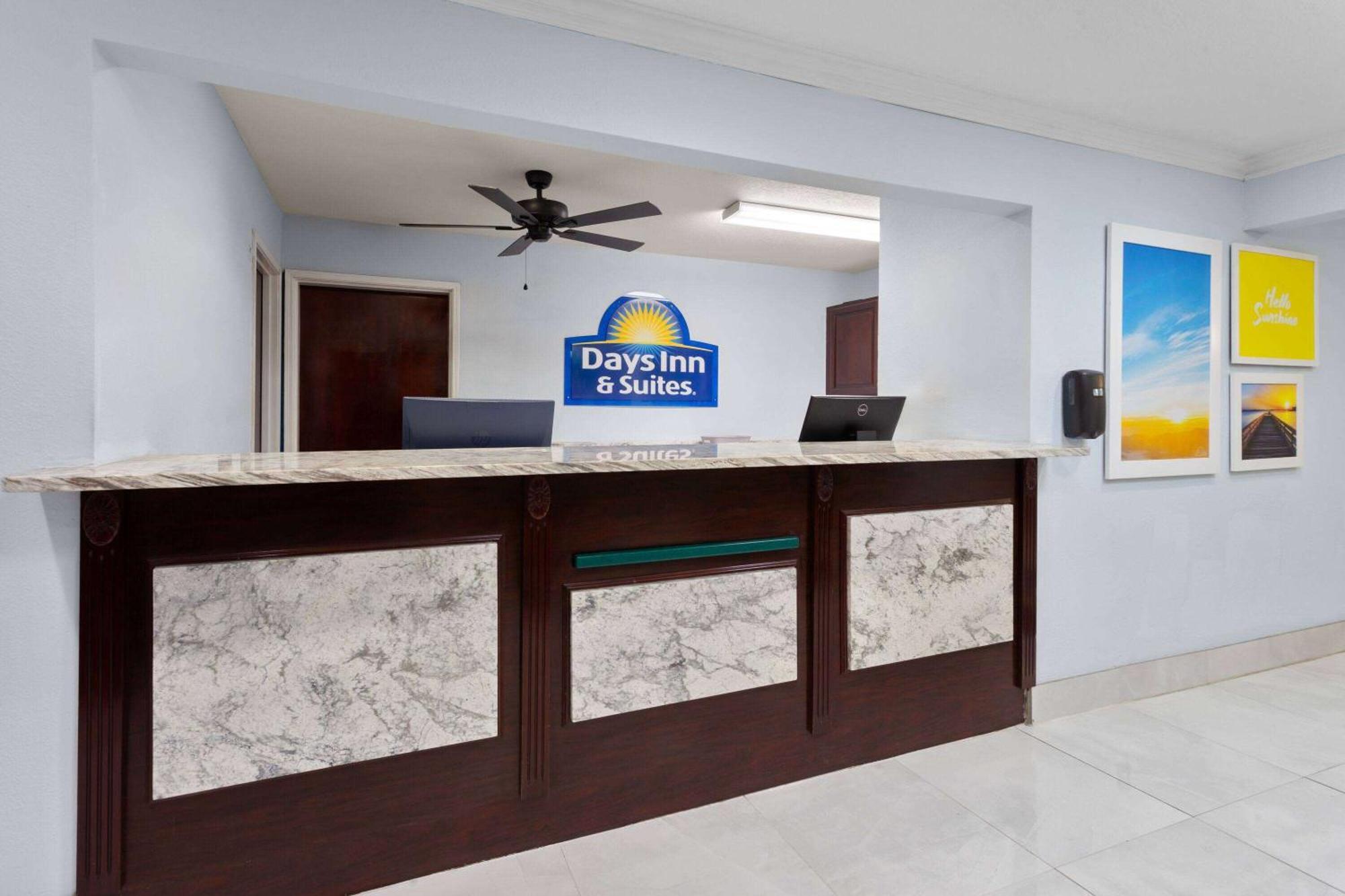 Days Inn & Suites By Wyndham Siler City Экстерьер фото