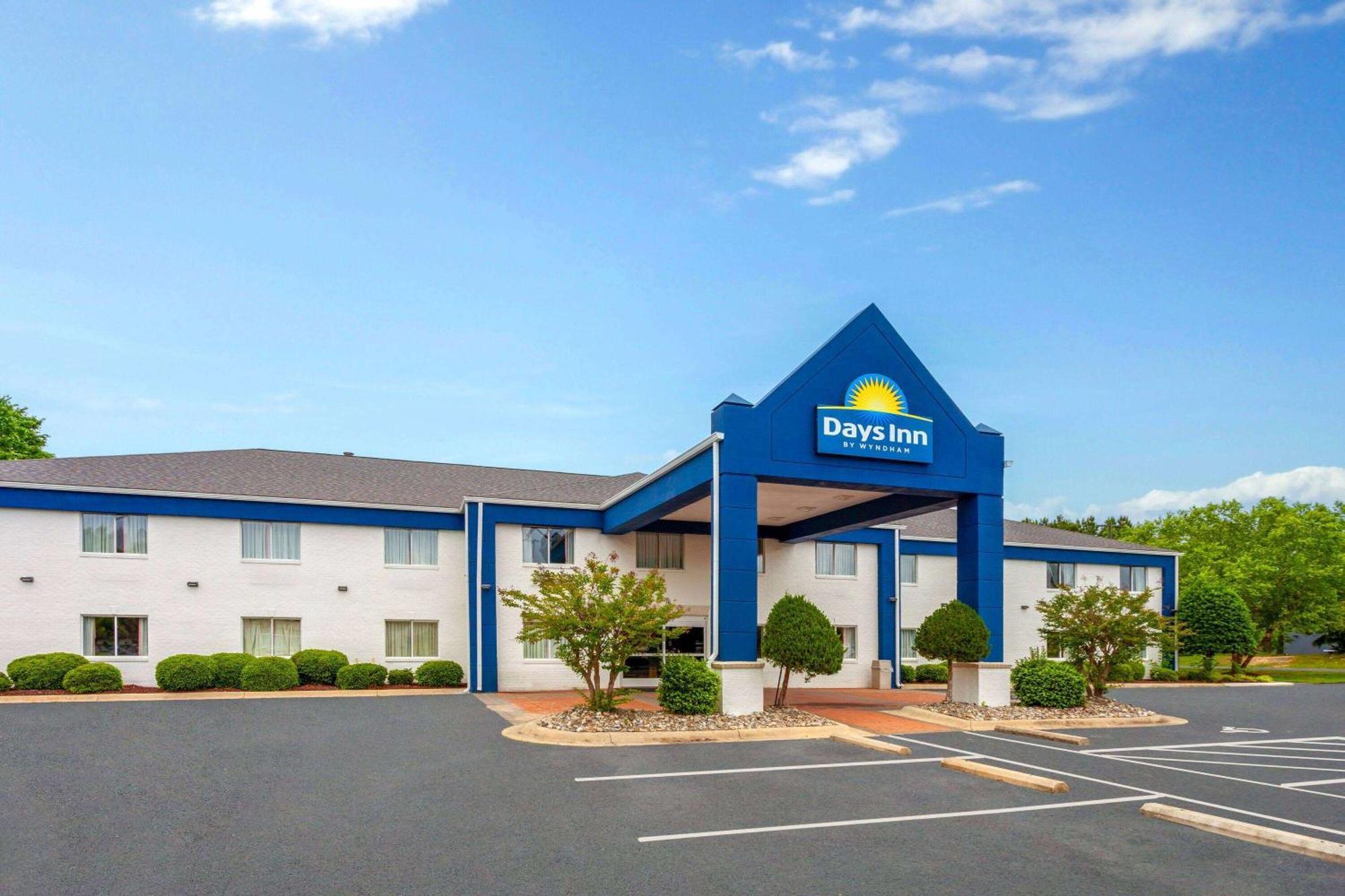 Days Inn & Suites By Wyndham Siler City Экстерьер фото