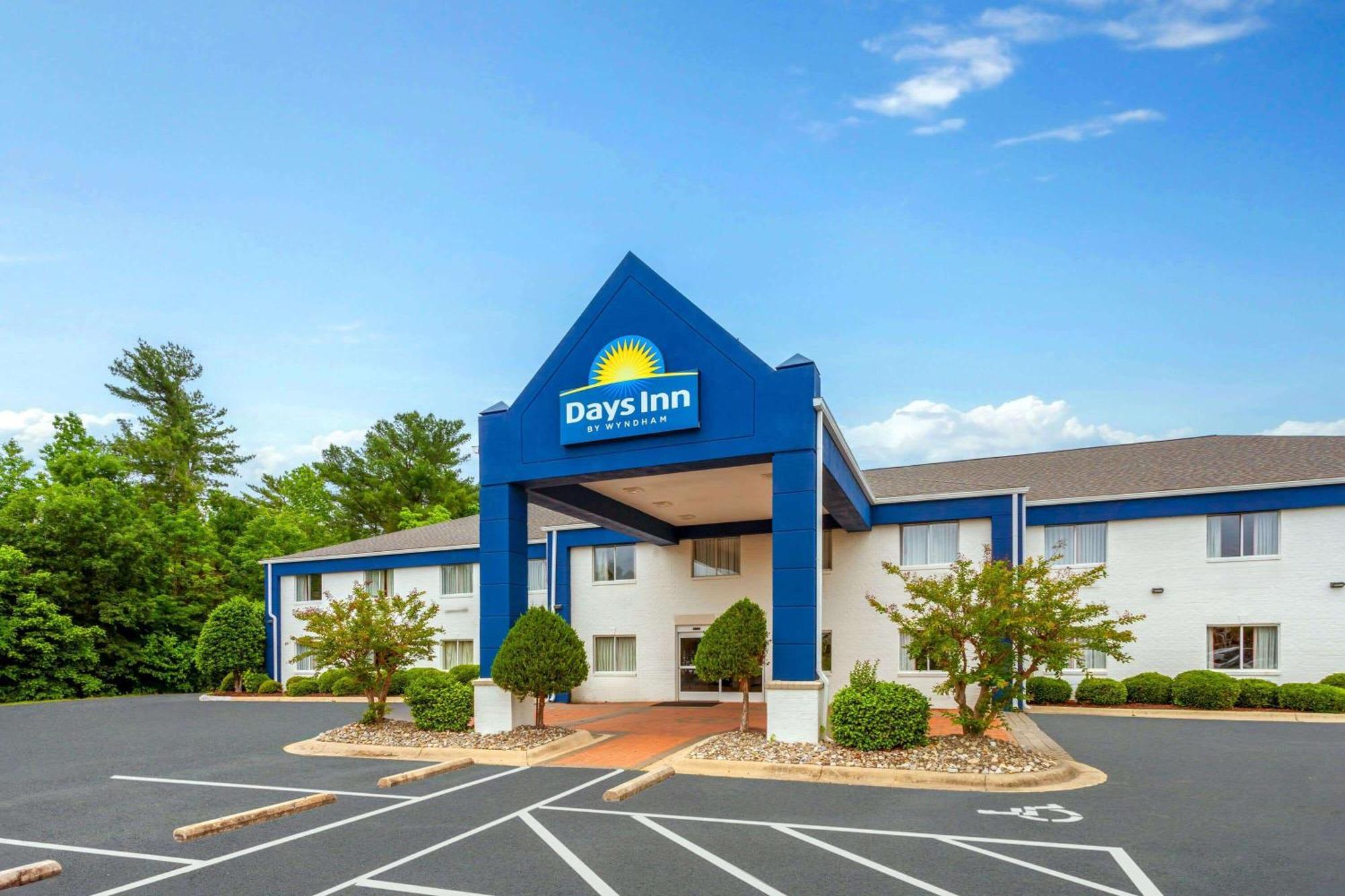 Days Inn & Suites By Wyndham Siler City Экстерьер фото