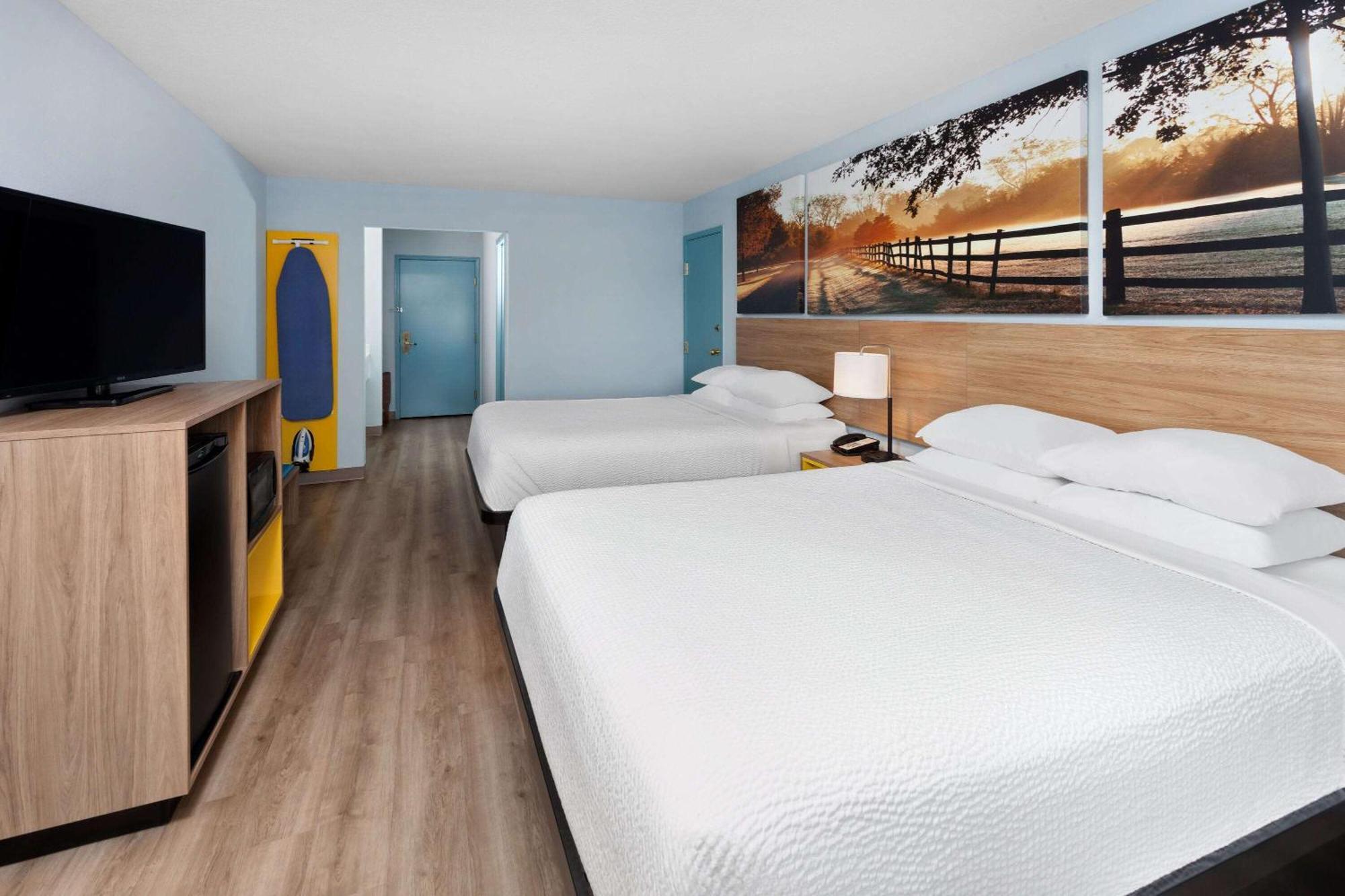 Days Inn & Suites By Wyndham Siler City Экстерьер фото