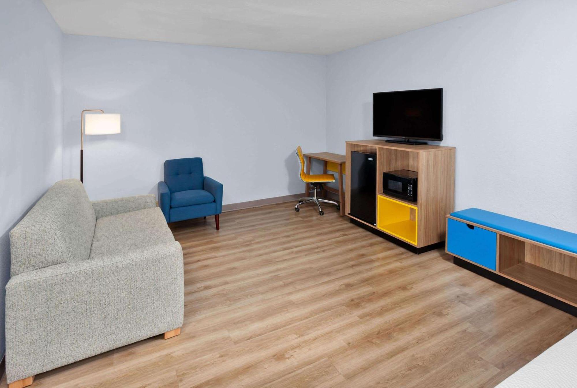 Days Inn & Suites By Wyndham Siler City Экстерьер фото