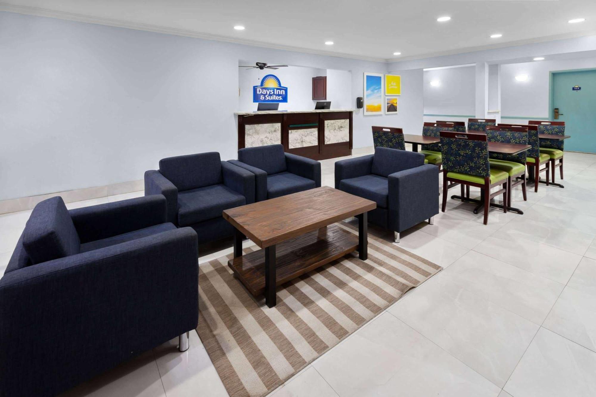 Days Inn & Suites By Wyndham Siler City Экстерьер фото