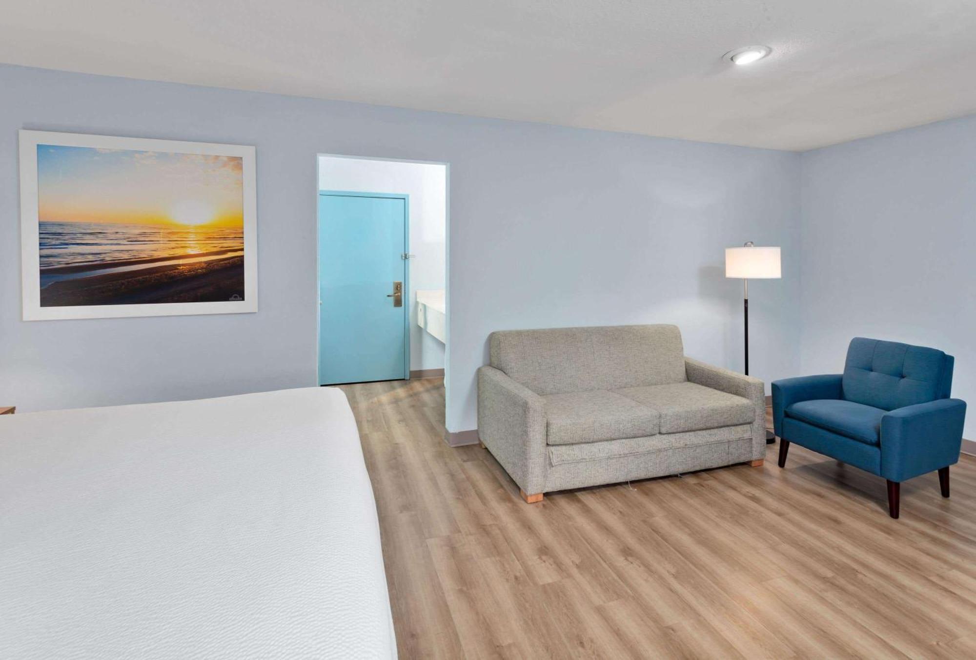 Days Inn & Suites By Wyndham Siler City Экстерьер фото